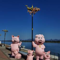 Miß Piggy samt glücklicher Sippe