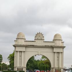 Arch of Victory on Sturt St/Avenue of Honour