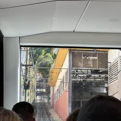Es geht los. Auf zum Corcovado. Steil. Also festhalten.