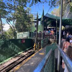 Warten auf die Rückfahrt auf dem Corcovado