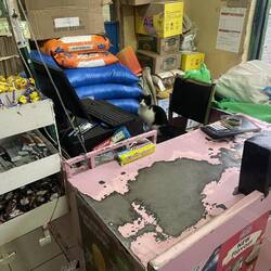 Le caissier plutôt mignon