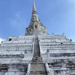 Wat Phu Khao Tong