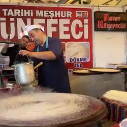 Making kadayıf (kataifi) ... the modern way — Hatay Culture Festival in Bostanlı, İzmir.