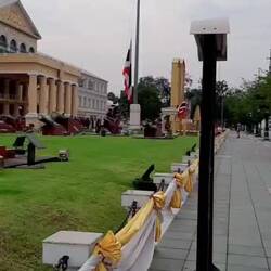 Hissen der Flagge vor dem Verteidigungsministerium in Bangkok