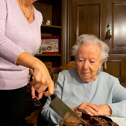 Time to cut the cake — Alsancak ... İzmir, Turkey.