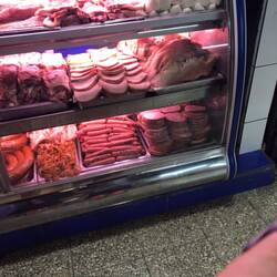 Pigs head in the market