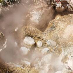 Feuchter, schwefelhaltiger Dampf