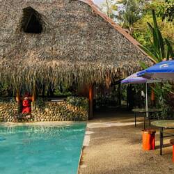 ...... mit schönem Pool