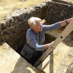 The mummy returns! Lynette in a roman tomb