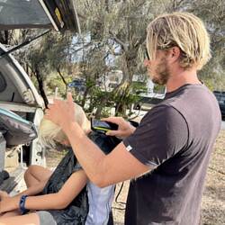 Brett pretending he knows what he is doing 😂