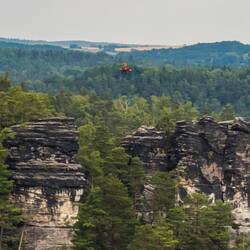 Es gibt in der Bastei viele Kletterer. Nicht alles schaffen es ohne Hilfe nach unten