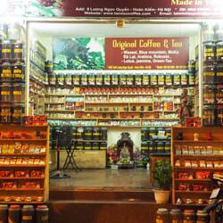 Vietnam ist inzwischen eines der Haupt-Anbaugebiete für Kaffee. Der ist übrigens sehr gut.