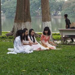 Studentinnen in der Mittagspause