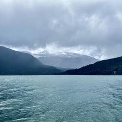 Lago Caro mit Blick auf den Cerro Huemules
