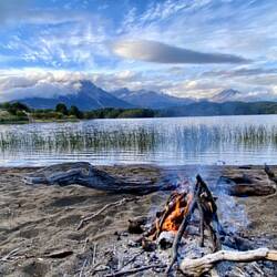 Traumhafter Ausblick am Lagerfeuer