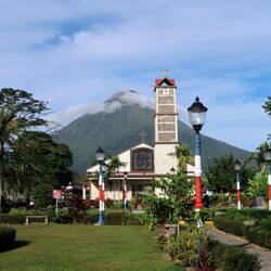 Im Stadtpark von La Fortuna ⛲️