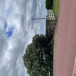 das Namensschild der Farm