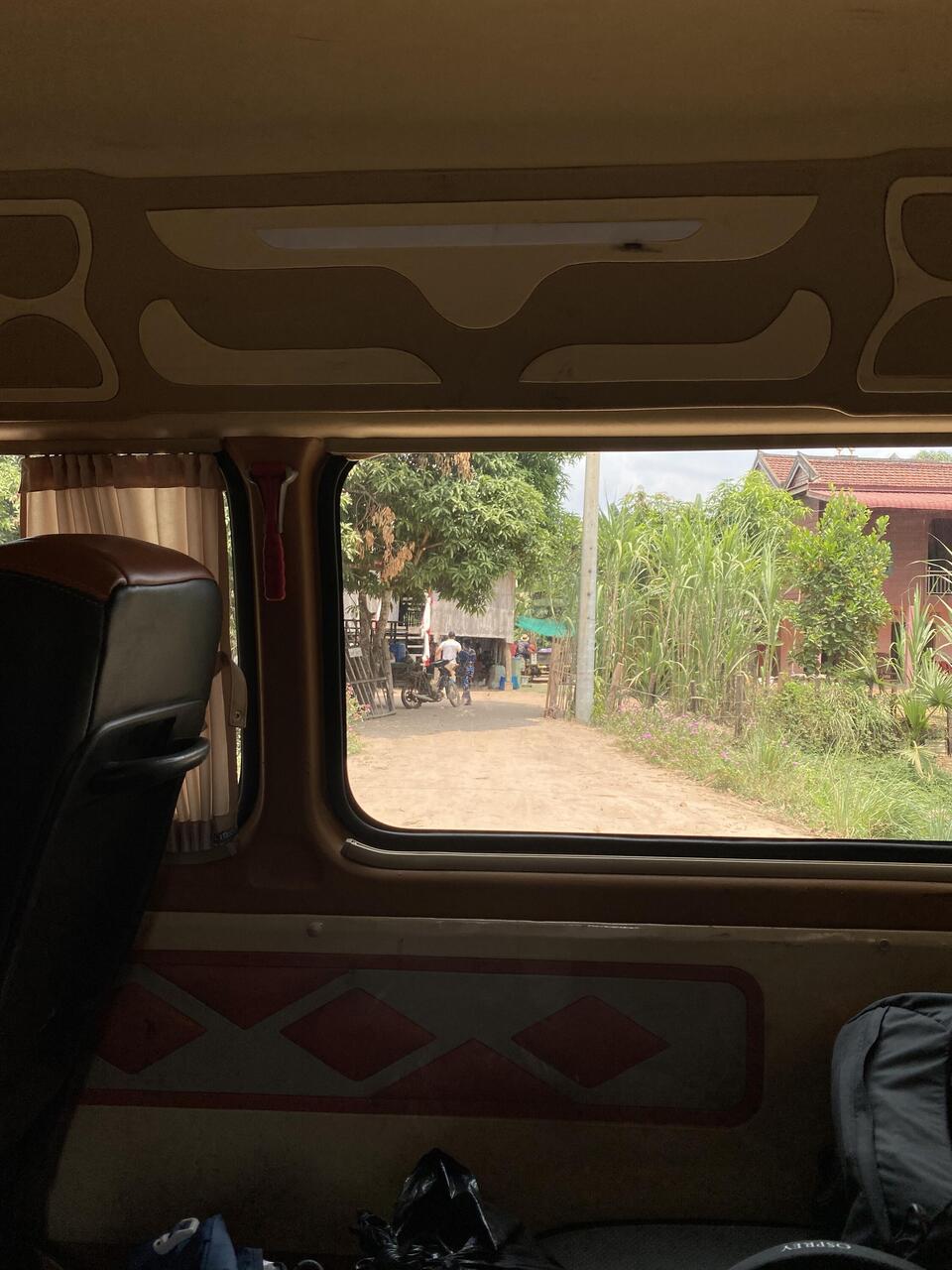 Phnom Phenh > Siem Reap. 5 hours ride