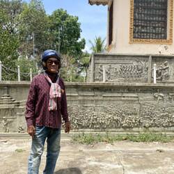 סיור באחד משדות ההרג מתקופת הקמר רוג׳