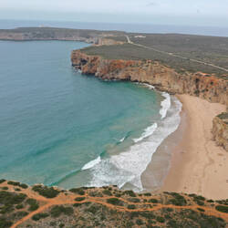 Algarve Klippen und Sandbucht