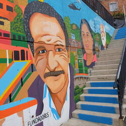 Les fondateusr de la Comuna 13. Remarquez les hélicoptères de l'opération Orion qui fut un massacre