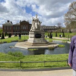 Queen Victoria I. vor dem Kensington Palace