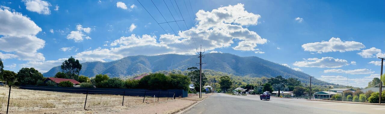 Passed by Mount Renarkable on way to Wilpena Pound. Will make it a stop on our way back 💯