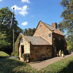 Ältestes Wohnhaus Australien. Es soll 1781 Capitän Cook gehört haben.
