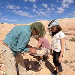 Finally, learning some fossicking. 🥵