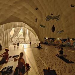"Dome" Unsere Yogastunden bei Sonnenaufgang