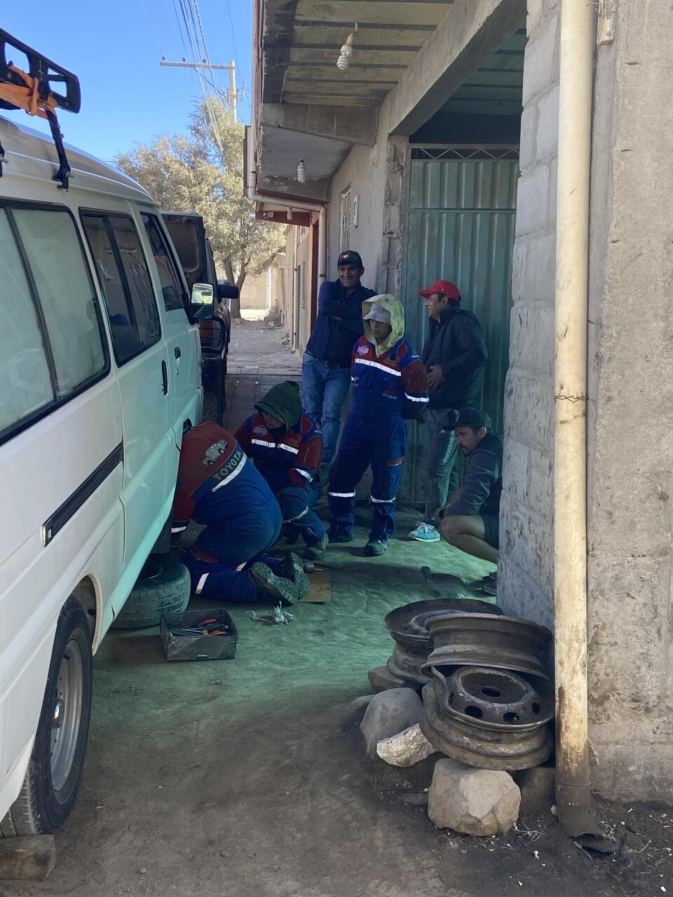 Eine schaffed....5 lueged zue :)