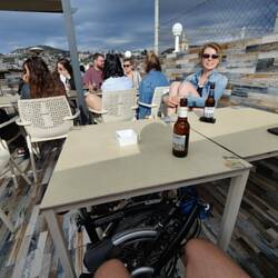 Rooftop Bar und Klappräder unterm Tisch 😍