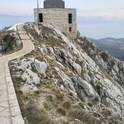 Mausoleum auf dem Berg Jezerski 1657m