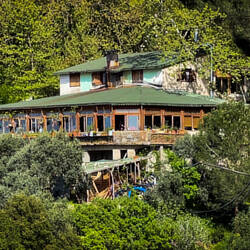 Kaplan Dağ Restoran is hidden amongst the trees atop a mountain — Tire ... İzmir, Turkey.