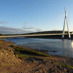 Die neue Brücke über den Tana-Fluss, noch kein Jahr fertiggestellt