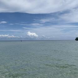 Plage aux eaux turquoises