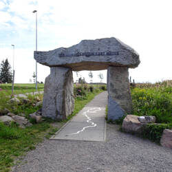 Westwegportal am Feldbergerhof