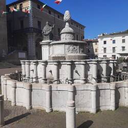 Hier wurden früher die Fische geputzt. Jetzt aber zurück ans Meer!