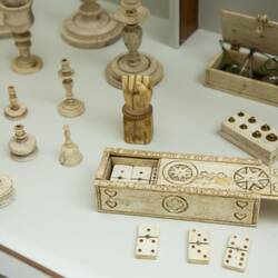 "Tolle" Kunstwerke aus Walknochen.