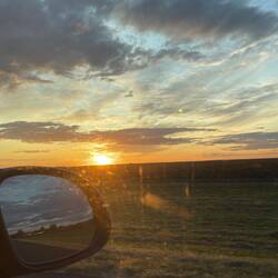 Sonnenuntergang Samstag. Kurz danach habe ich wieder ein Kangaroo am Hof gesehen