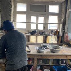 Day 6 - Rest day at Manang, helping the bakery 🥖