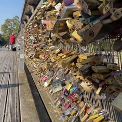 Pont des arts (bridge of love locks)