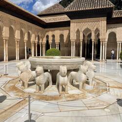 The courtyard of the 12 lions