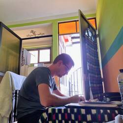 Nachmittags Hausaufgaben in unserem Zimmerchen ✏️