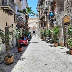 Gasse zur Kathedrale