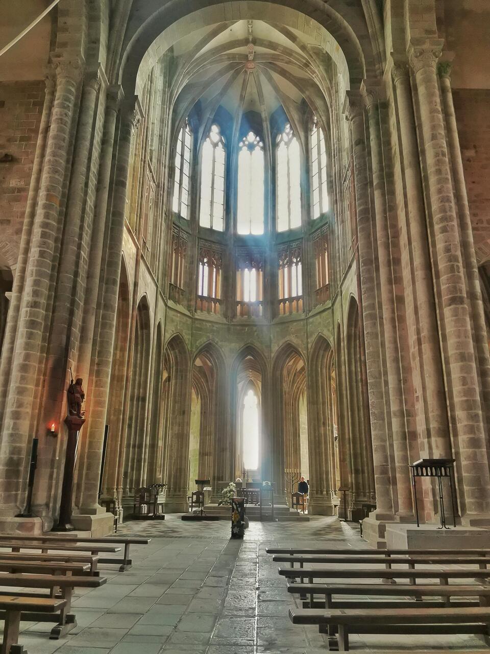 Die Abteikirche mit Chor