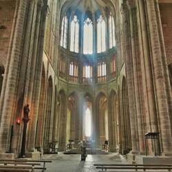 Die Abteikirche mit Chor