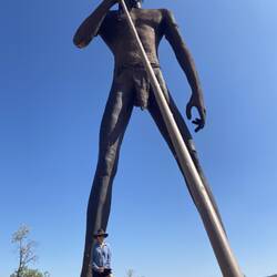 This guy is 17m to the top of his spear