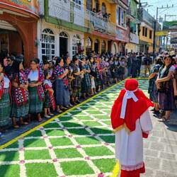 Warten auf die große Prozession am Karfreitag