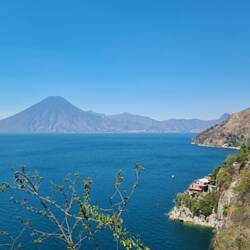 Wanderung zur Casa del Mundo auf der anderen Seeseite 🏡